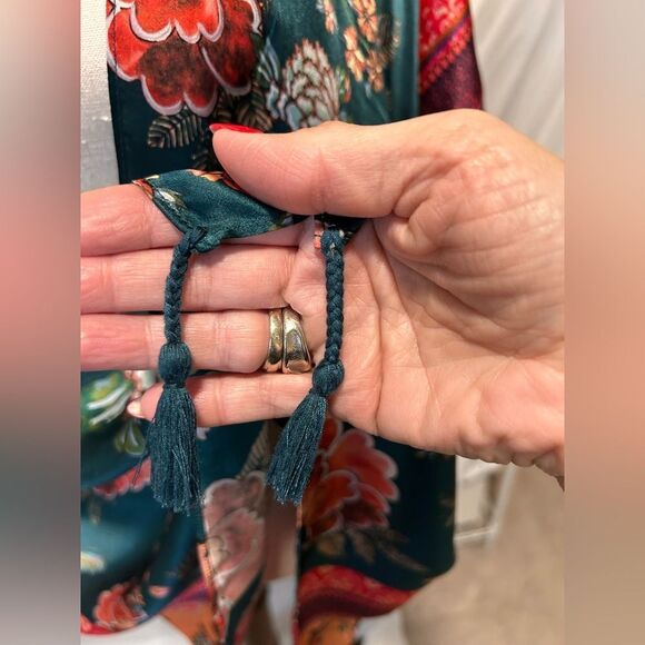 Anthropologie Kachel Jade bordered floral silk satin kimono - Picture 9 of 9